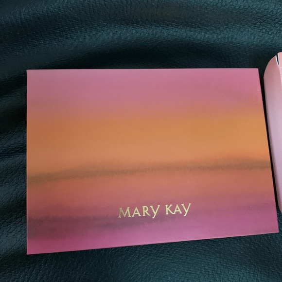 NWT⭐ Warm hues eye shadows - Picture 2 of 3